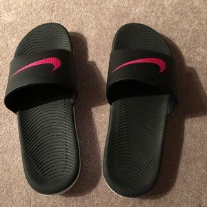 Nike slides (like brand new)
